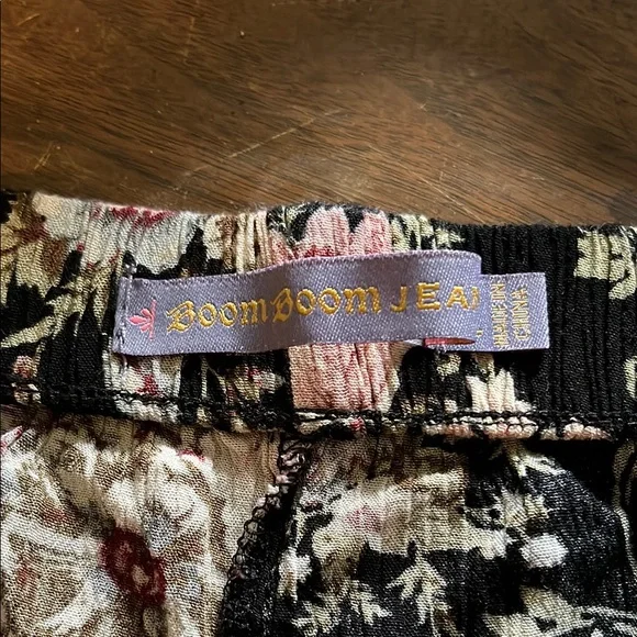 Boom boom jeans Floral Lace Trim Shorts - Picture 2 of 6